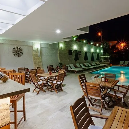 Hotell Ege Tulip Çeşme